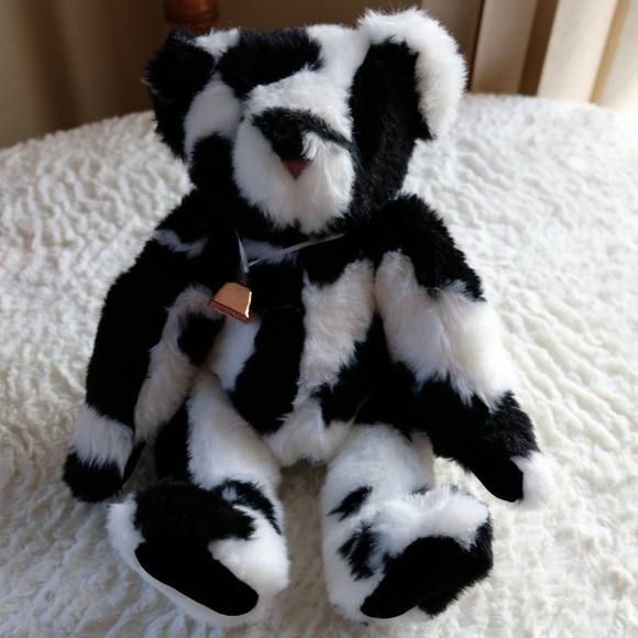 Vermont Teddy Bear Other - Vermont Teddy Bear Stuffed Cow w/ Bell